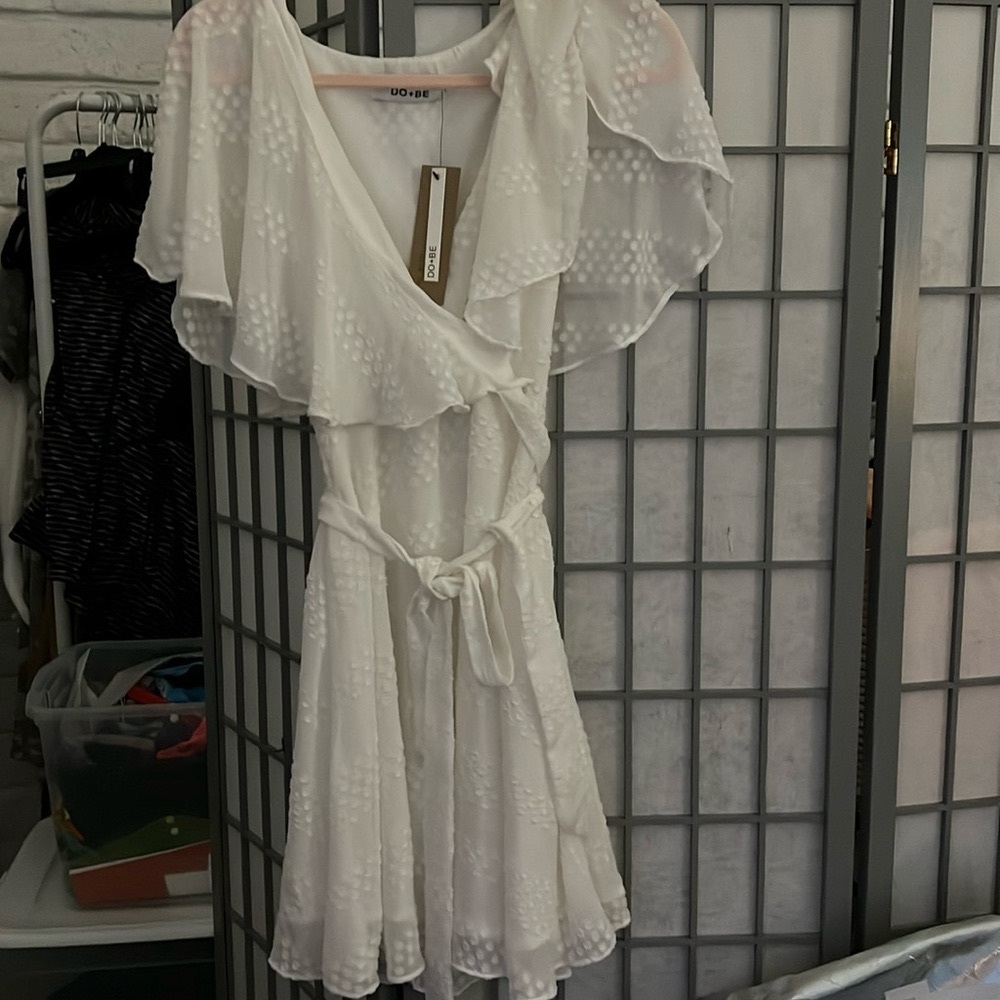 Do+be white dress. Size small. Nwt. Tie can be fastened in front or back. - Picture 1 of 6